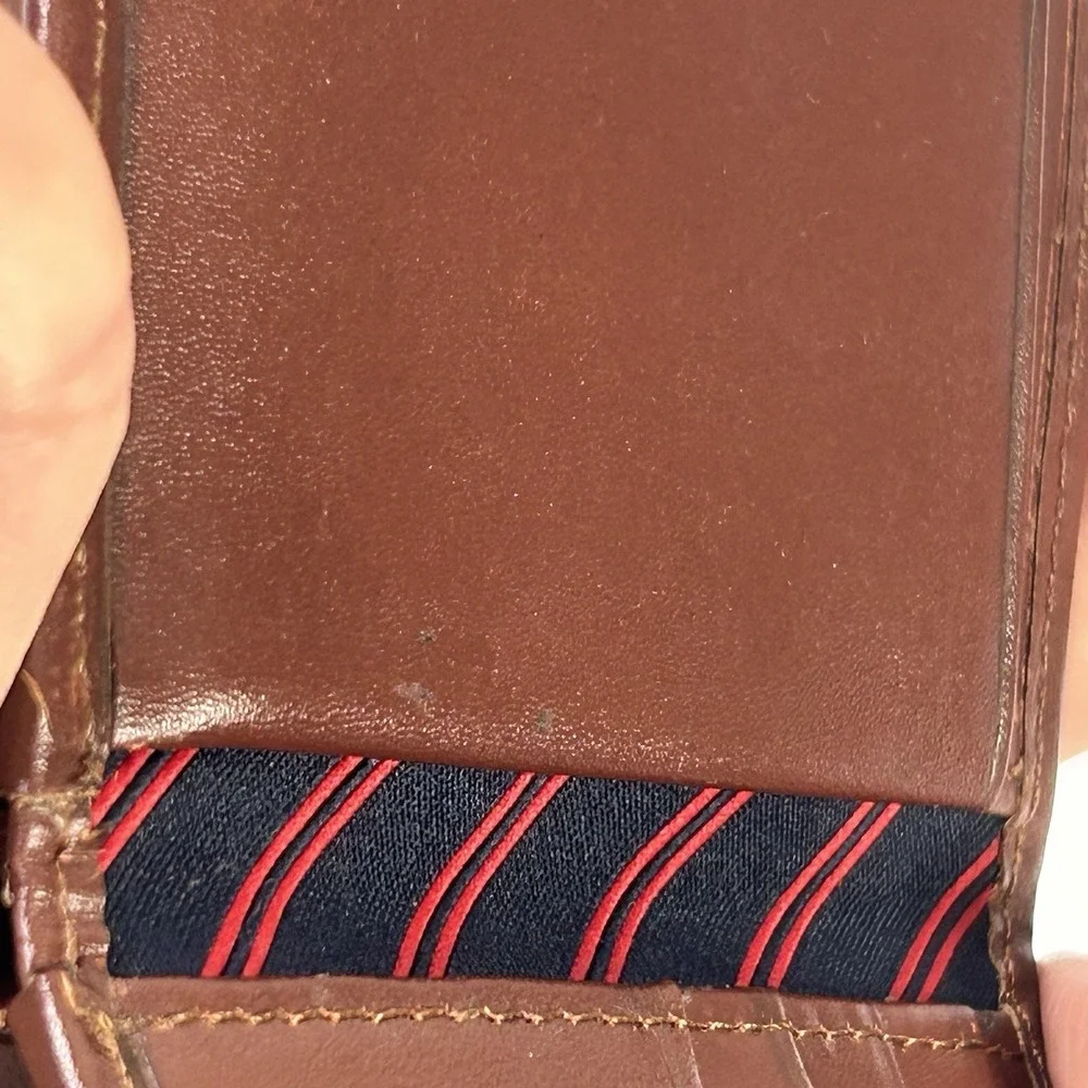 Tommy Hilfiger Mens Leather Billfold Wallet Flip ID Passcase Brown Logo FLAWS**